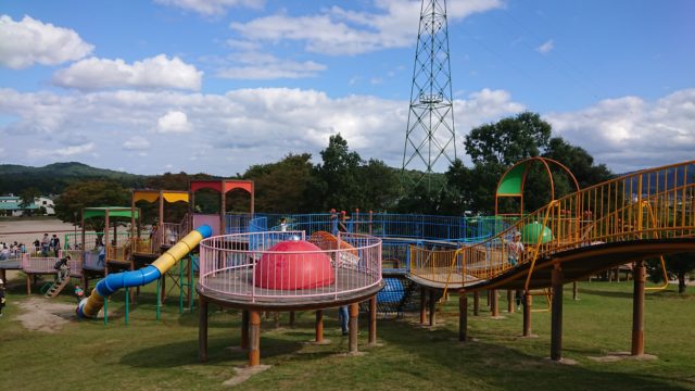 峰山途中ヶ丘公園の遊具