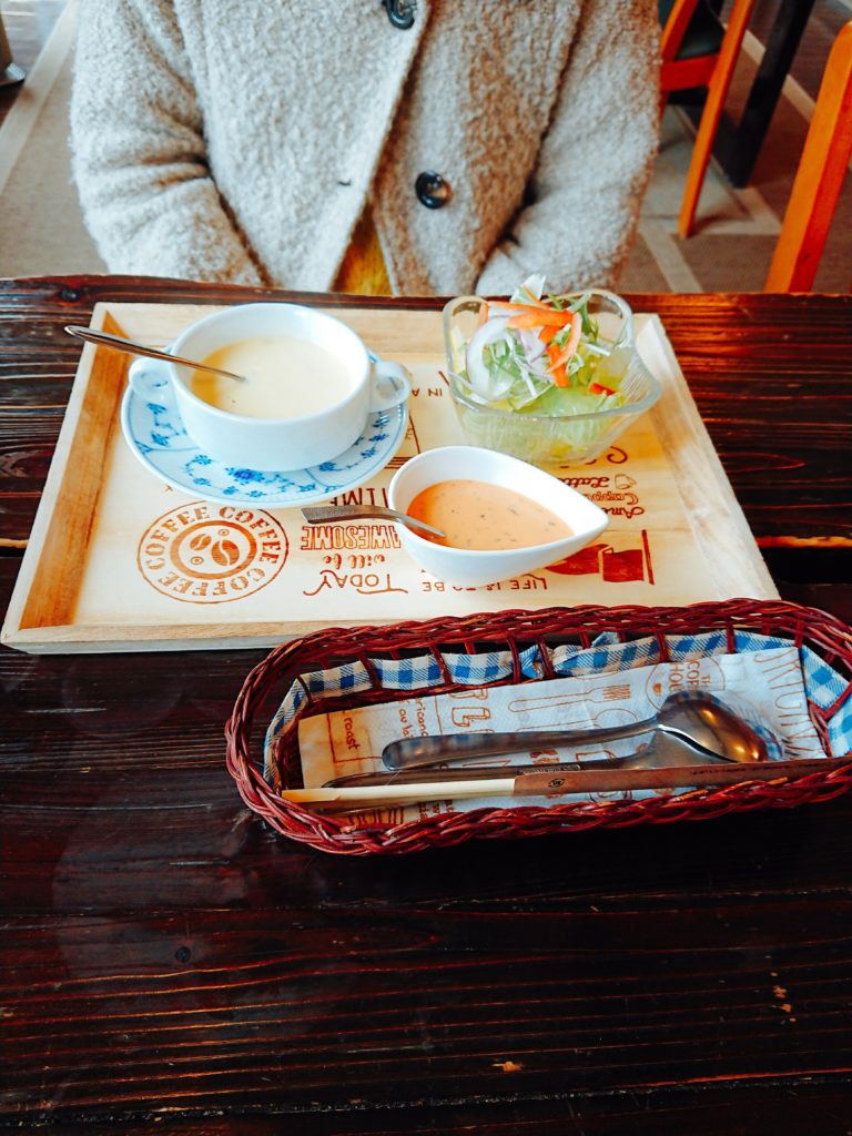スープとサラダ