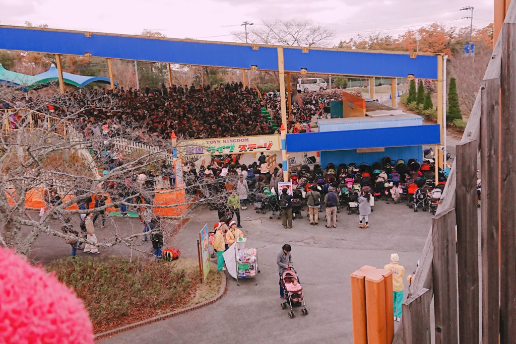 東条湖おもちゃ王国の迷宮のお城から見たプリキュアショー