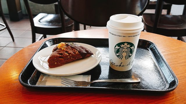 スタバのコーヒー食べ物