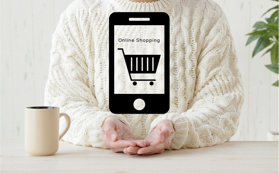 オンラインショッピングの画面が表示されたスマホ
