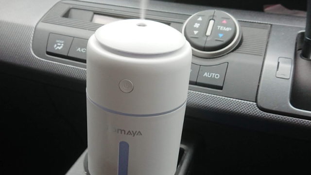 ドリンクホルダーにセットしたLomaya MagicX 超音波式加湿器