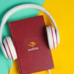 本とヘッドホン