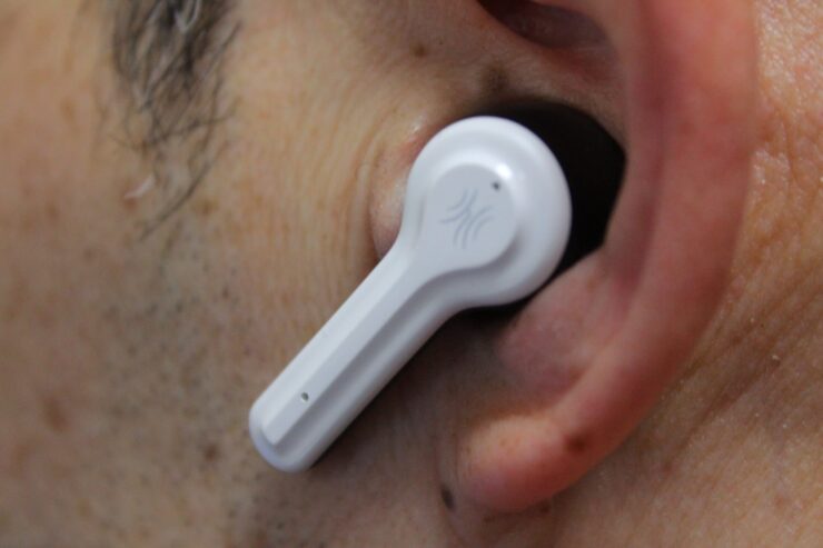 「OneOdio F1 完全ワイヤレスイヤホン」耳に装着したところ